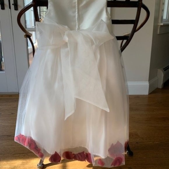 White Tulle Flower Girl Dress with Bow Sash & Red Rose Petals - Precious! 3T - Picture 4 of 5